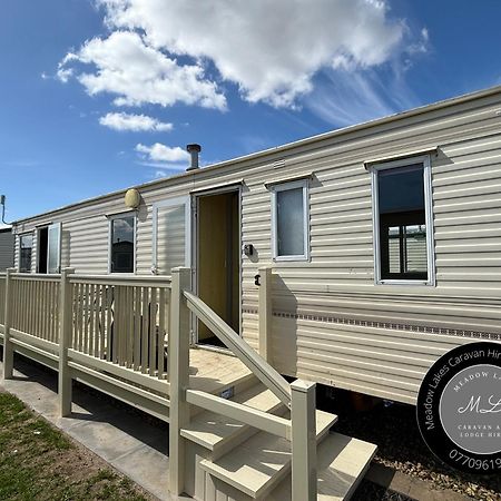 Seaview 190 - Ingoldmells - Pet Friendly, Wifi, Bed Linen - Close To Beach And Fantasy Island - Meadow Lakes Caravan & Lodge Hire Exteriör bild