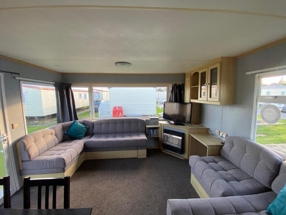 Seaview 190 - Ingoldmells - Pet Friendly, Wifi, Bed Linen - Close To Beach And Fantasy Island - Meadow Lakes Caravan & Lodge Hire Exteriör bild